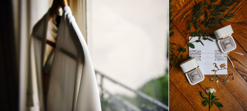 La robe de la mariée posée sur un cintre et la carterie du mariage