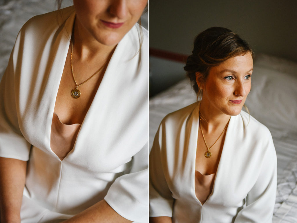 La mariée pose assise